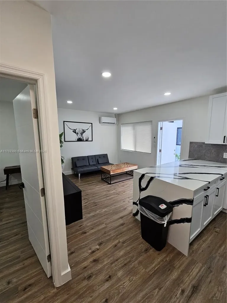 1946 Pierce Street Hollywood FL 33020