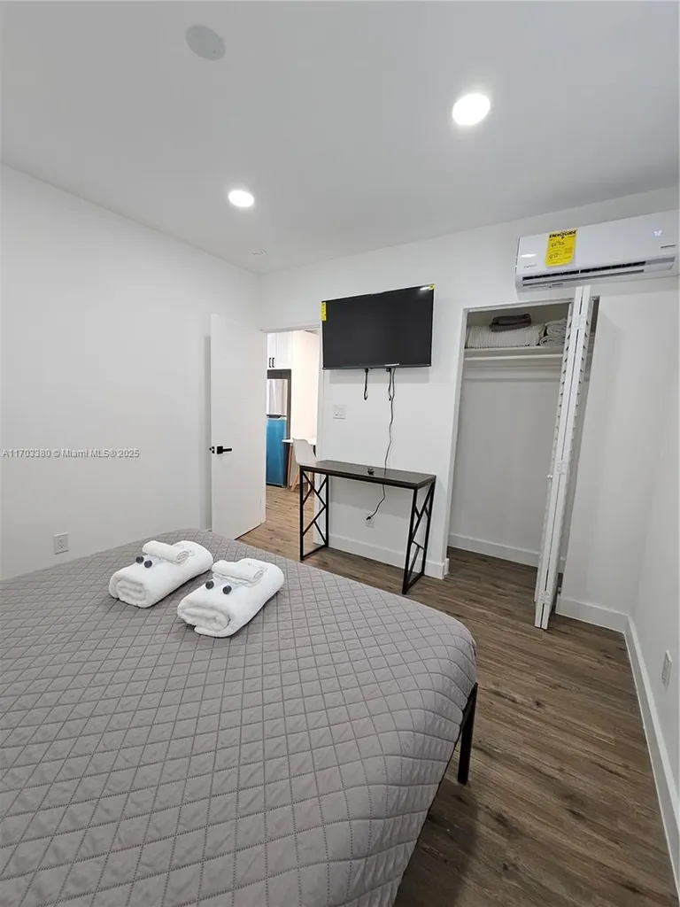 1946 Pierce Street Hollywood FL 33020