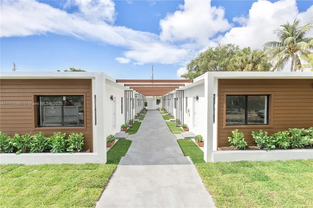 1946 Pierce Street Hollywood FL 33020