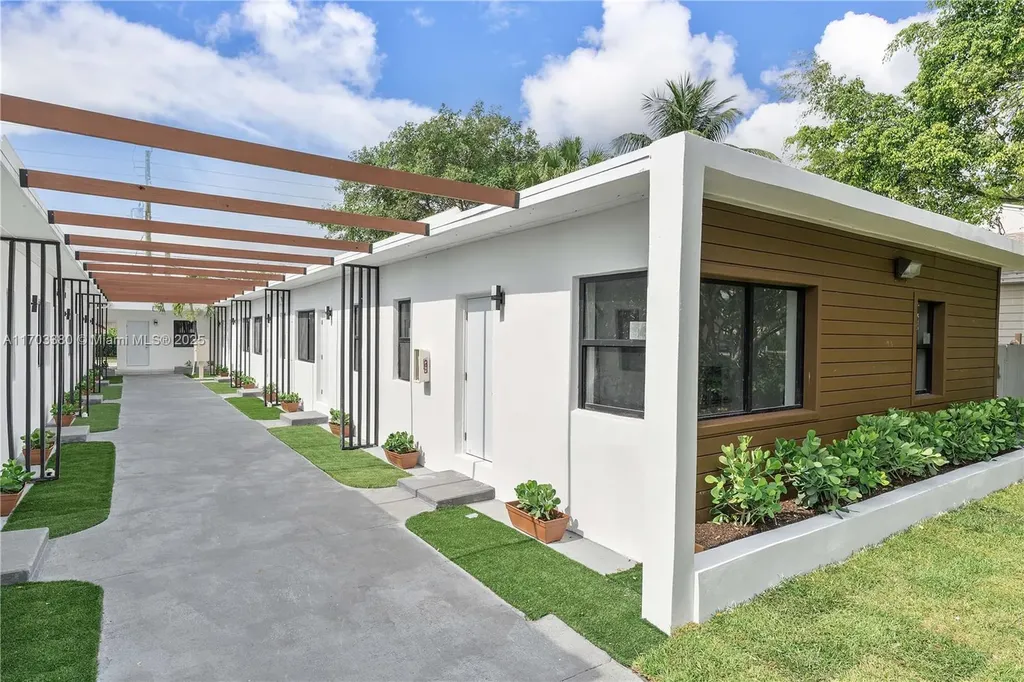 1946 Pierce Street Hollywood FL 33020