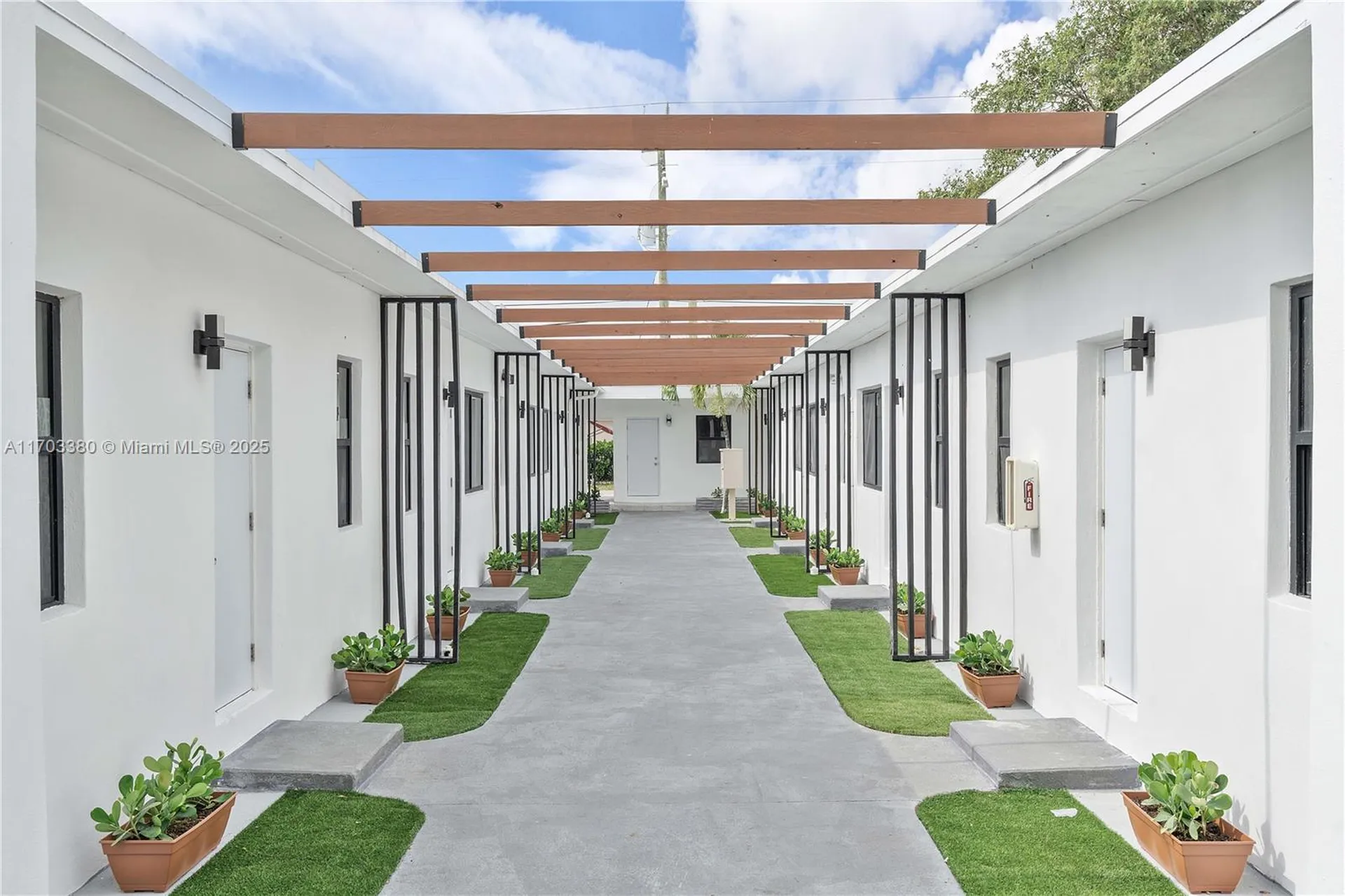 1946 Pierce Street Hollywood FL 33020