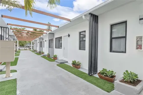 1946 Pierce Street Hollywood FL 33020