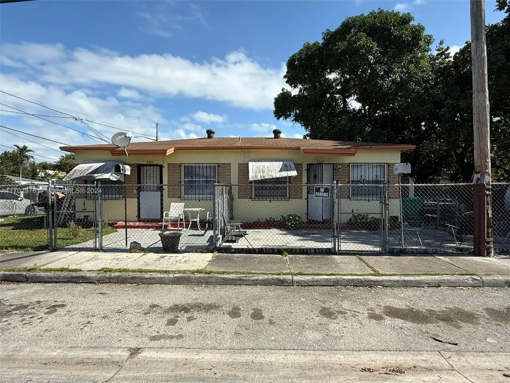 2523 NW 11th Avenue Miami FL 33127