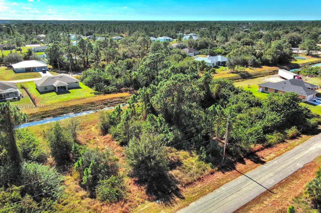844 Carbon Street E Lehigh Acres FL 33974
