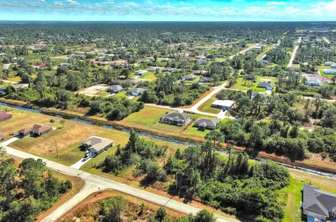 844 Carbon Street E Lehigh Acres FL 33974