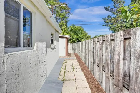 6309 Dewey Street Hollywood FL 33023