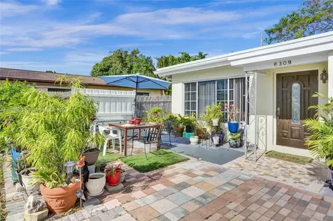 6309 Dewey Street Hollywood FL 33023