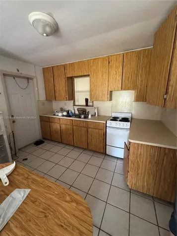 161 NW 156th Street Miami FL 33169