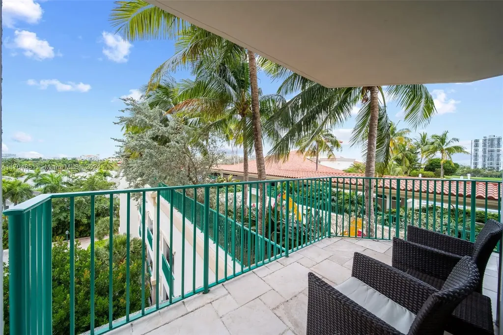 19900 E Country Club Drive Aventura FL 33180