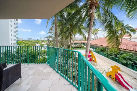 19900 E Country Club Drive Aventura FL 33180