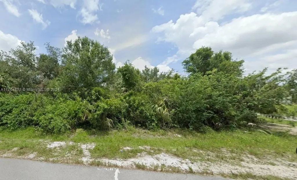 6008/6010 Lacota Avenue Fort Myers FL 33905