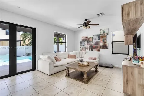 8871 W 34th Court Hialeah FL 33018