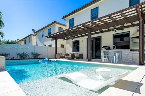 8871 W 34th Court Hialeah FL 33018