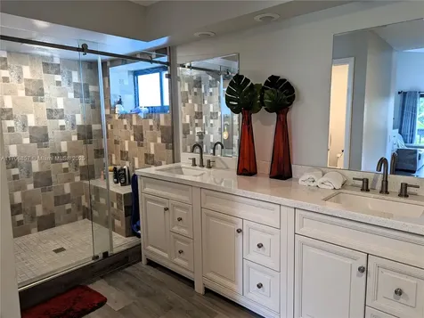 17715 NW 62nd Place N Hialeah FL 33015