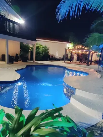 17715 NW 62nd Place N Hialeah FL 33015