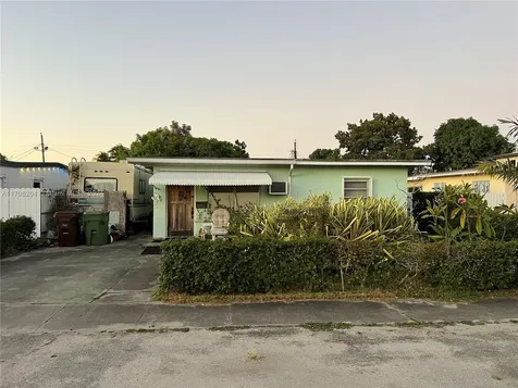 771 E 47th Street Hialeah FL 33013