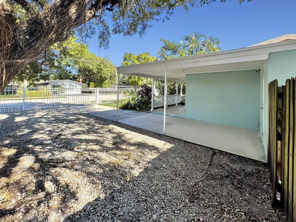 1820 SW 11th Court Fort Lauderdale FL 33312