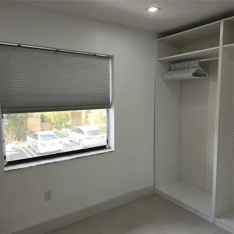 10865 NW 7th Street Miami FL 33172