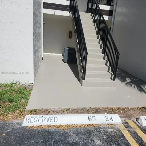 10865 NW 7th Street Miami FL 33172