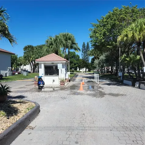 10865 NW 7th Street Miami FL 33172