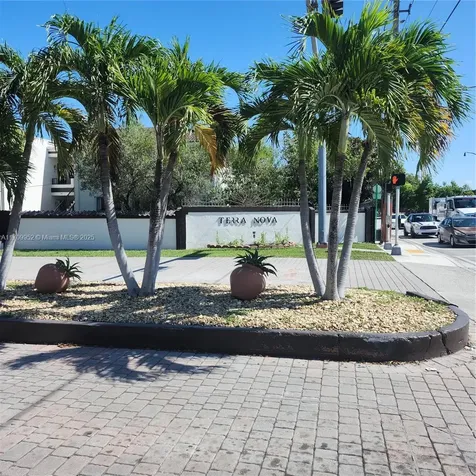 10865 NW 7th Street Miami FL 33172