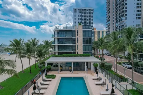 2205 S Surf Road Hollywood FL 33019