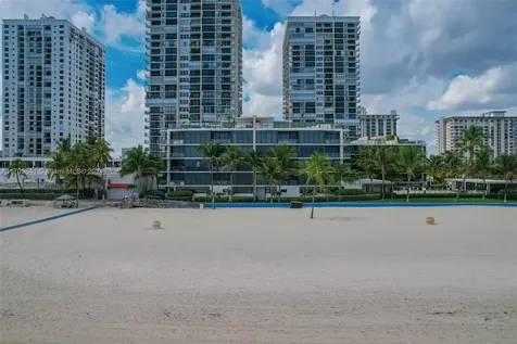 2205 S Surf Road Hollywood FL 33019