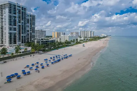 2205 S Surf Road Hollywood FL 33019