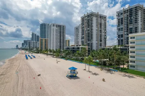 2205 S Surf Road Hollywood FL 33019