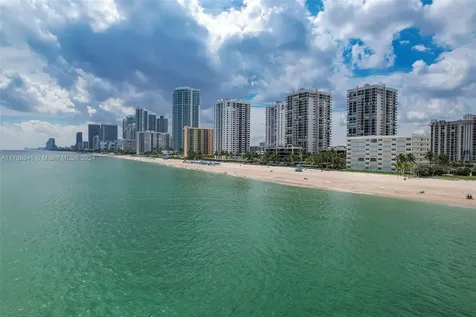 2205 S Surf Road Hollywood FL 33019