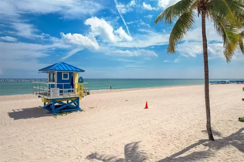 2205 S Surf Road Hollywood FL 33019