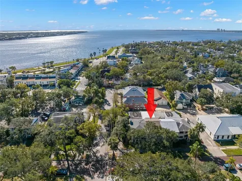 702 W Bay Street Tampa FL 33606