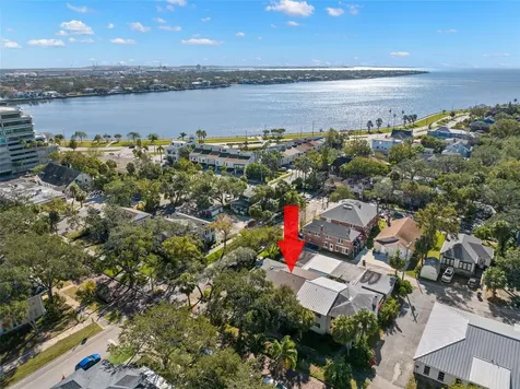 702 W Bay Street Tampa FL 33606