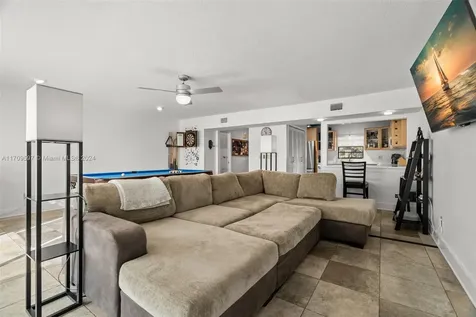 702 W Bay Street Tampa FL 33606