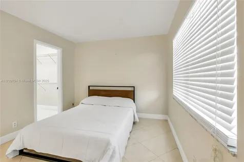 900 SW 125th Way Pembroke Pines FL 33027