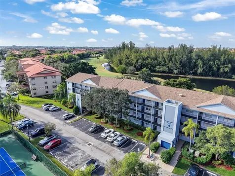 900 SW 125th Way Pembroke Pines FL 33027