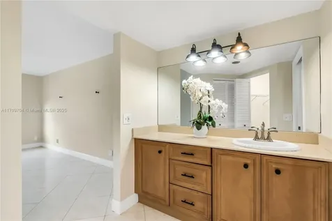 900 SW 125th Way Pembroke Pines FL 33027