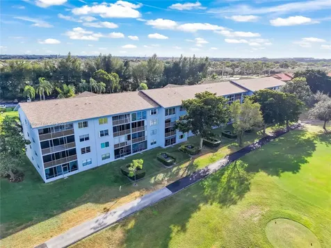 900 SW 125th Way Pembroke Pines FL 33027