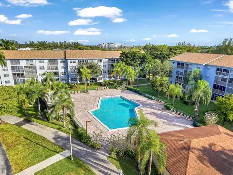 900 SW 125th Way Pembroke Pines FL 33027