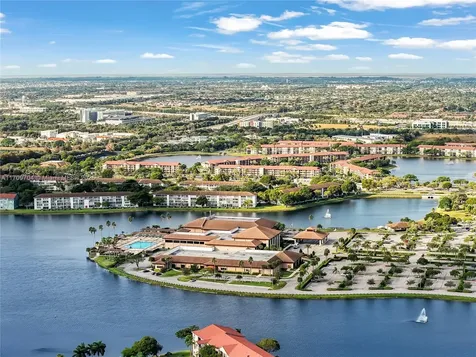 900 SW 125th Way Pembroke Pines FL 33027