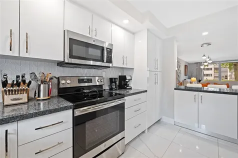 711 S Hollybrook Drive Pembroke Pines FL 33025