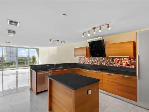 2950 NE 188th Street Aventura FL 33180
