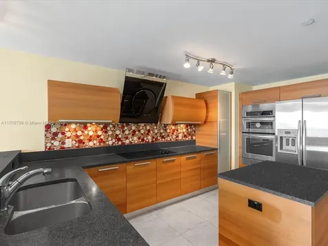 2950 NE 188th Street Aventura FL 33180