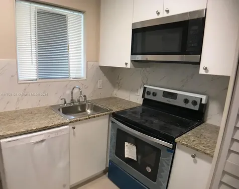 1085-1087 NW 52nd Street Miami FL 33127