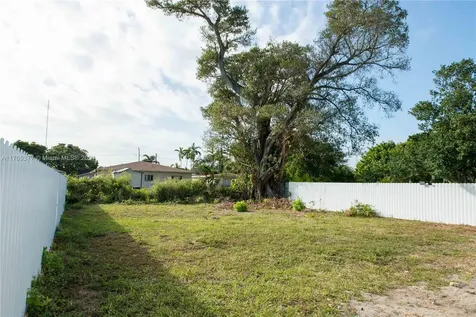 5412 SW 20th Street West Park FL 33023