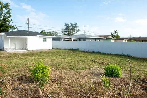 5412 SW 20th Street West Park FL 33023