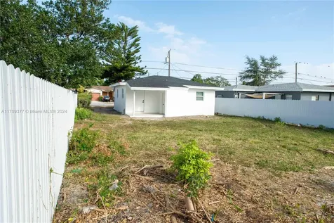 5412 SW 20th Street West Park FL 33023