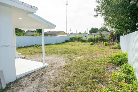 5412 SW 20th Street West Park FL 33023