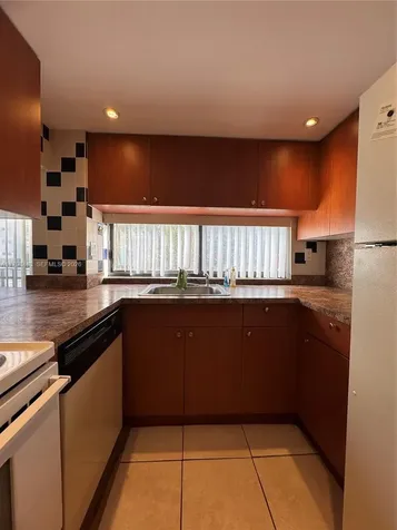 16919 N Bay Road Sunny Isles Beach FL 33160