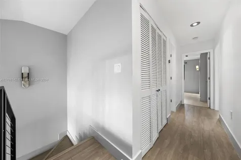 960 Cumberland Terrace Davie FL 33325